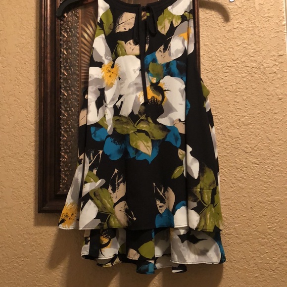 NWOT Worthington Flowy Flowered Top. Ties in the back. Beautiful rich colors. - Picture 11 of 15